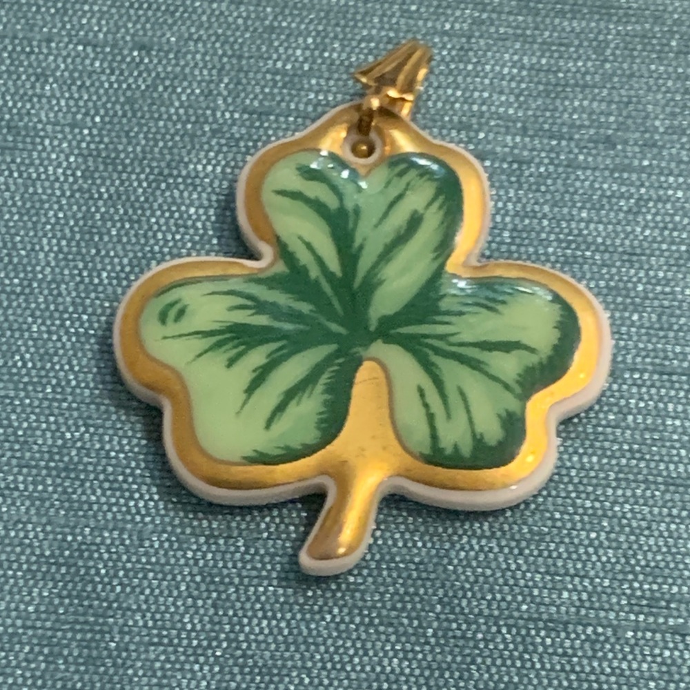 Clover Leaf Longaberger Pendant in Green and Gold chain holder.